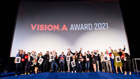 Die Preistrger der Vision.A Awards durften ihre Auszeichnung live auf der Bhne in Empfang nehmen - Foto: Andreas Domma